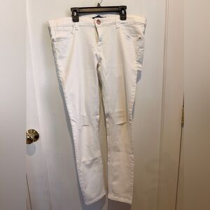 Chic White Distressed Skinny Jeans